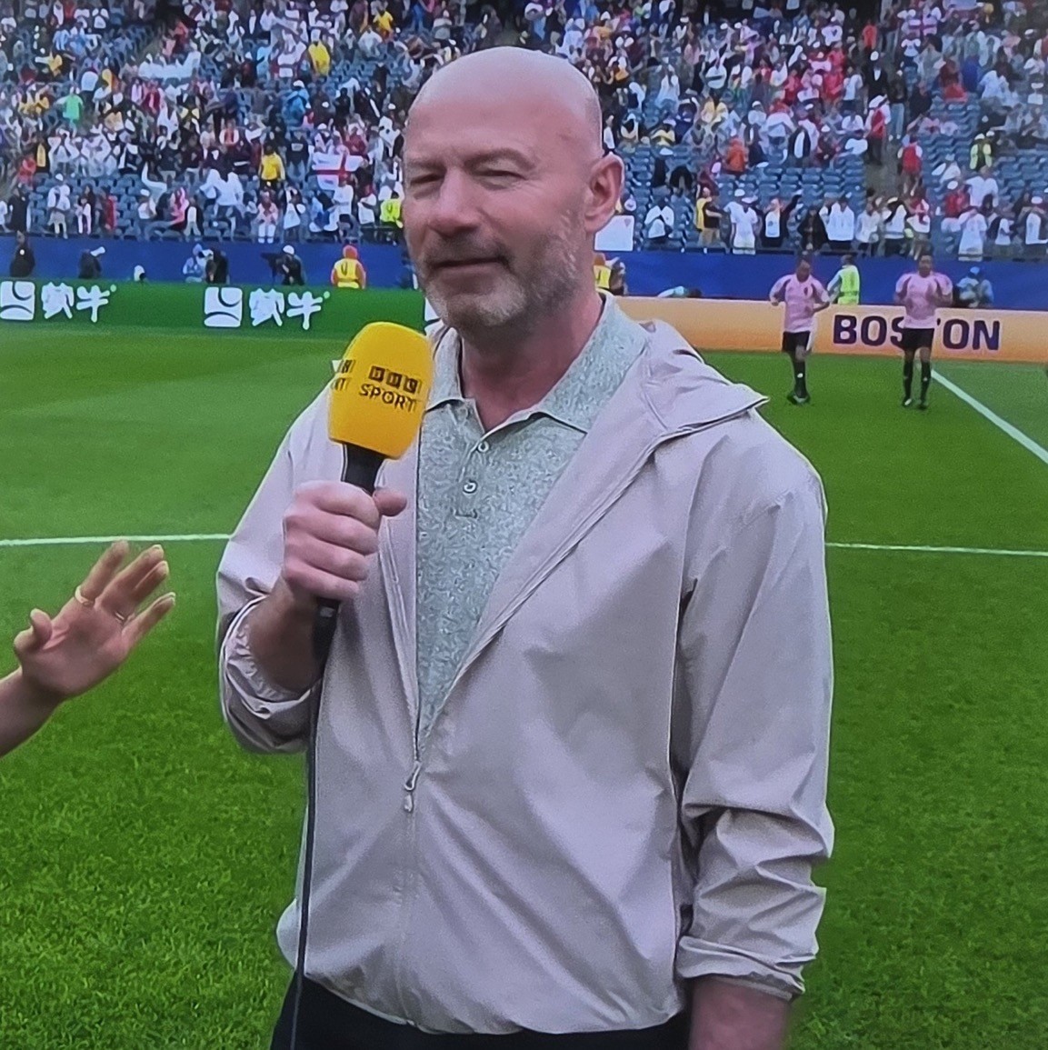 Chumping Pundits, managers or footballers attire - One Mick Jones