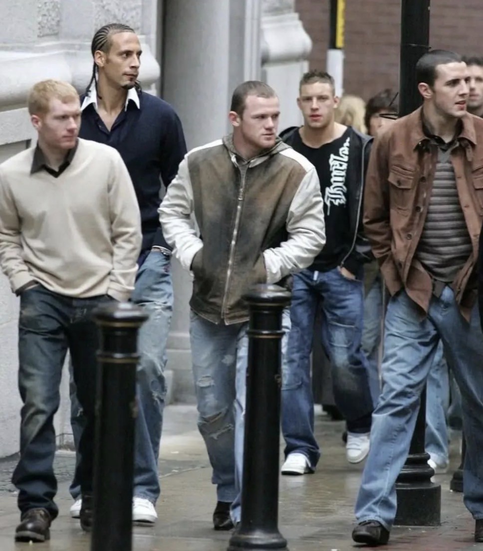 Chumping Pundits, managers or footballers attire - One Mick Jones